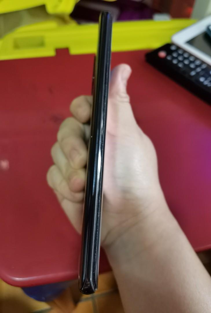 Pre - loved Hauwei Mate 20 pro (Category: Huawei) located in Quezon City. Submitted by ConsumerGoodies (Listing ID 1015510313, Image 2). Description: 6gb ram Kirin 980 128gb Internal 3120x1440 resolution Pristine condition No scratches Lady owned Alagang alaga Maganda ang camera Slightly negotiable Ready to use na to! No issues!!!! Rfs: upgraded For easier transaction txt me.