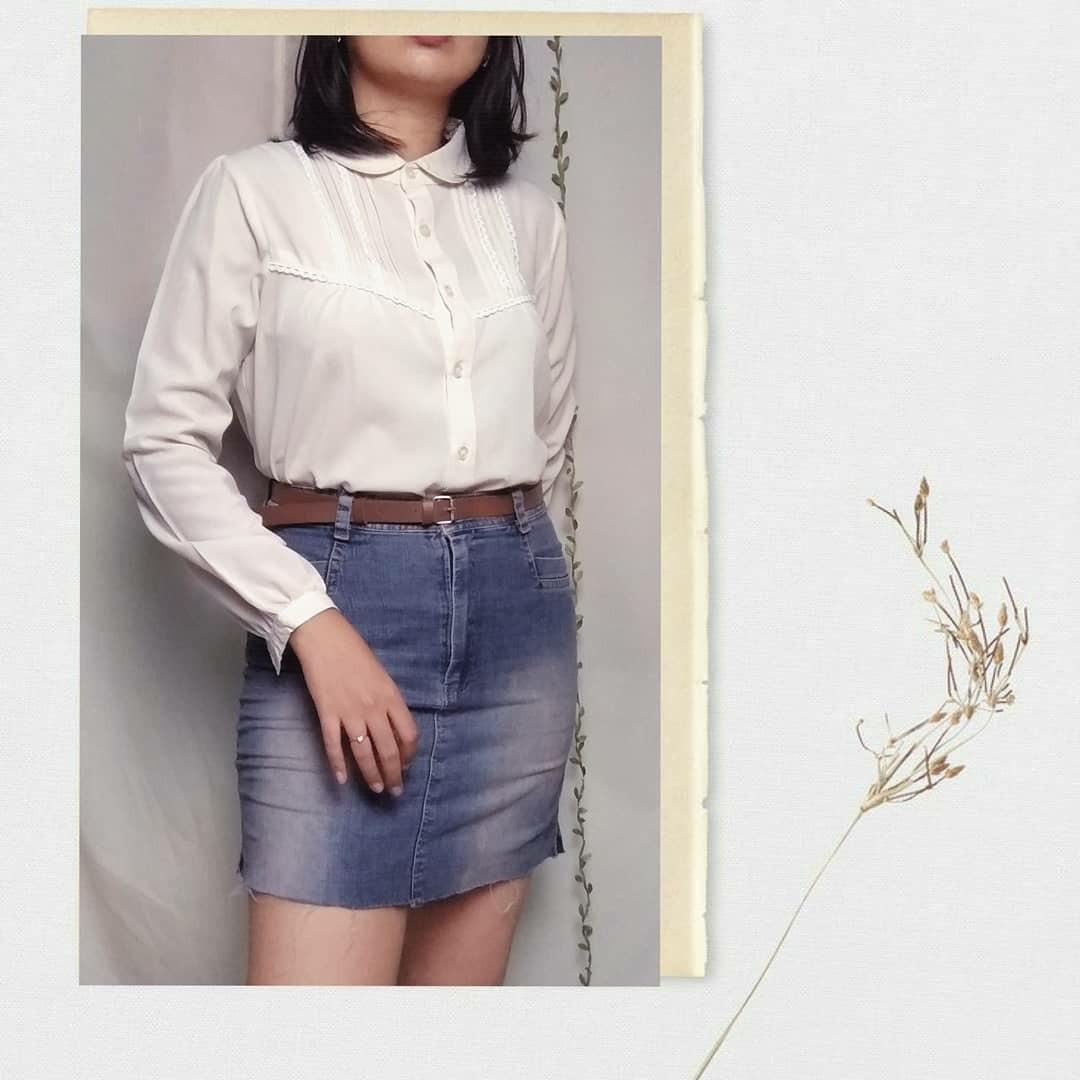 Preloved Baju Atasan Kemeja Outer Outerwear Krem Wanita Cewek