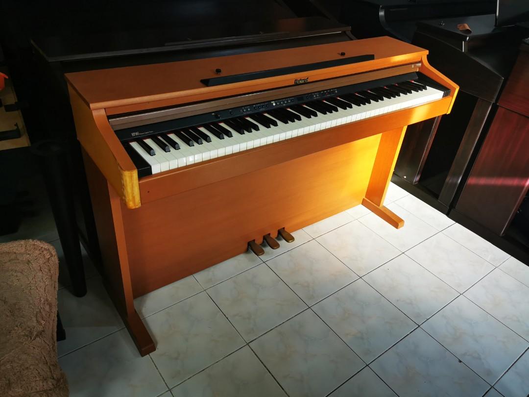 Roland digital electric piano (Category: Musical Instruments) located in Paranaque City. Submitted by tegtegs (Listing ID 1015666183, Image 2). Description: Fso: roland hp 103 digital keyboard 220v With bench With minor dents and scratches(laminate) Hindi pwede sa maselan sa cosmetics High grade keyboard assembly po ang nakalagay dito, meaning hindi basta basta nababali ang hammer po nito Wala lang lyric stand, hanapan ko nalang ng iba.... Jackpo
