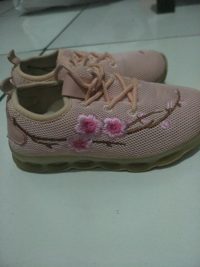 Sepatu Sport Anak Perempuan Bayi Anak Lainnya Di Carousell