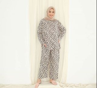 (Kategori: ) berada di . Dikirim oleh febcollection (ID iklan 1015657131, Gambar 1). Deskripsi: .