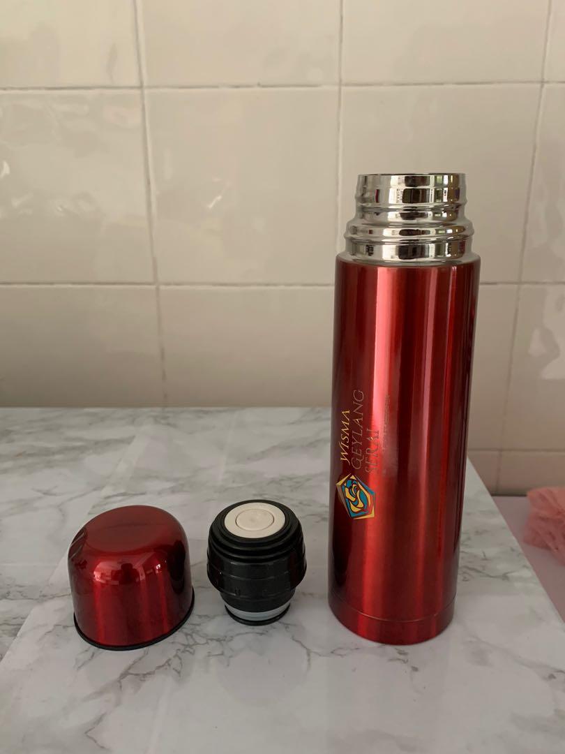 VACUUM FLASK (Category: Water Bottles & Tumblers) located in Singapore. Submitted by laughnow (Listing ID 1015601913, Image 2). Description: 2 of a kind vacuum flask that’s never been used. Take both for $10. UPDATE: Only 1 vacuum flask left!!.