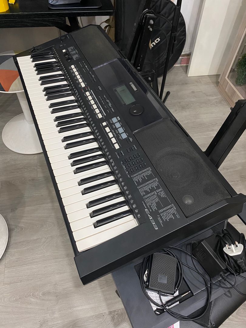 Yamaha PSR E433 Digital Keyboard 61 keys Hobbies Toys Music
