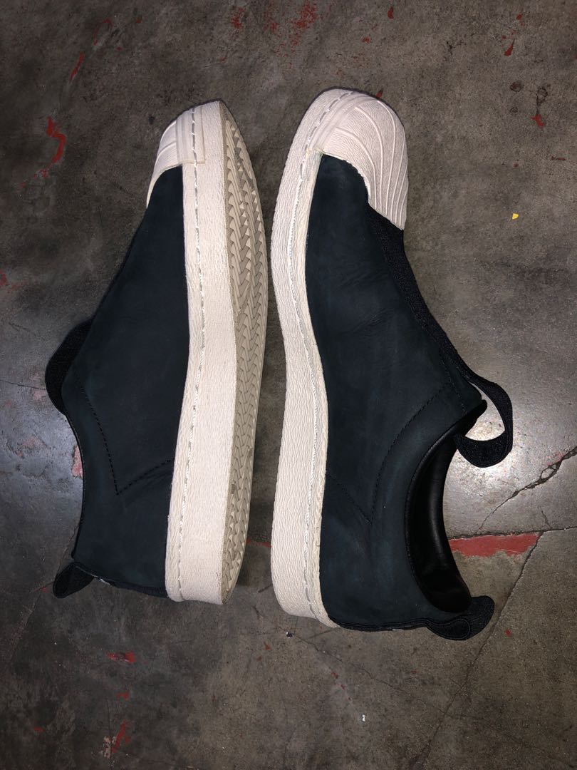 Superstar slip store on bw