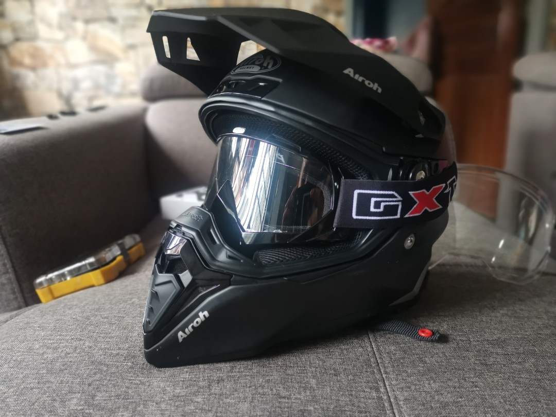 Airoh Commander Matte Black M Size, Motorcycles, Motorcycle Apparel on  Carousell