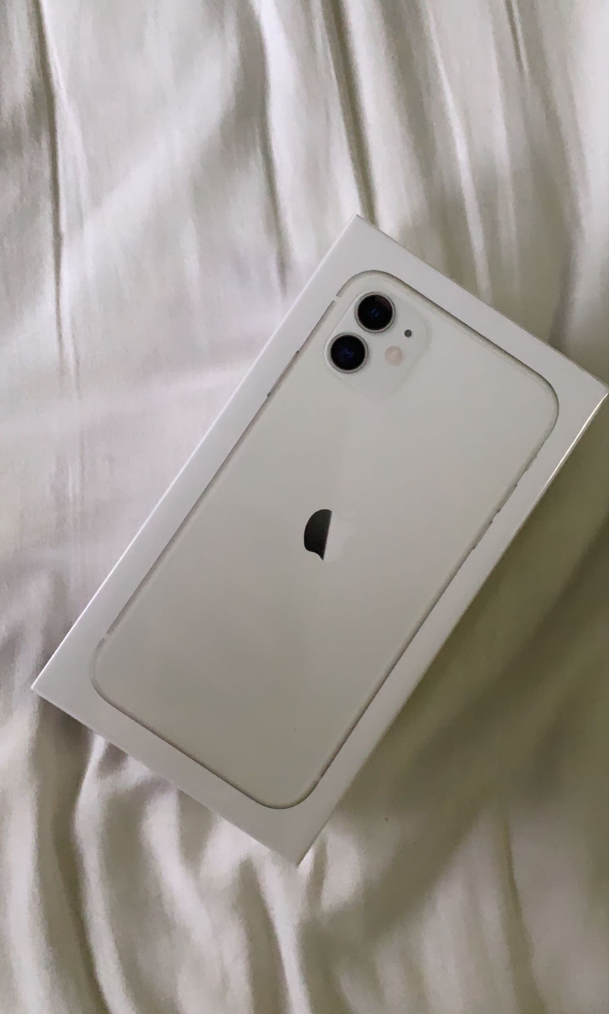 BRAND NEW iPhone 11 64GB WHITE, Mobile Phones & Gadgets 