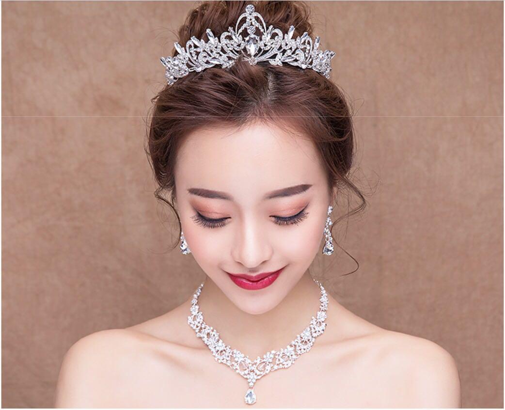 Bridal shop accessories set