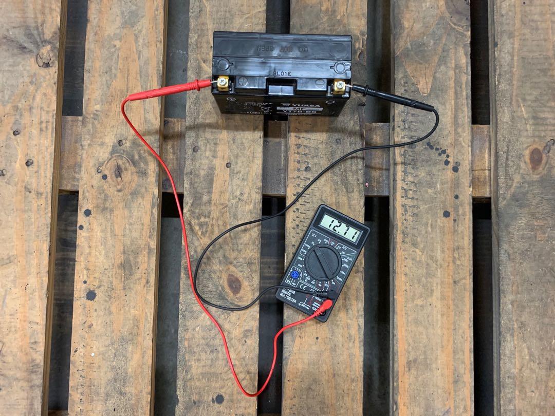 DRZ 400 battery Yuasa YT7BBS 3 months old, Motorcycles, Motorcycle