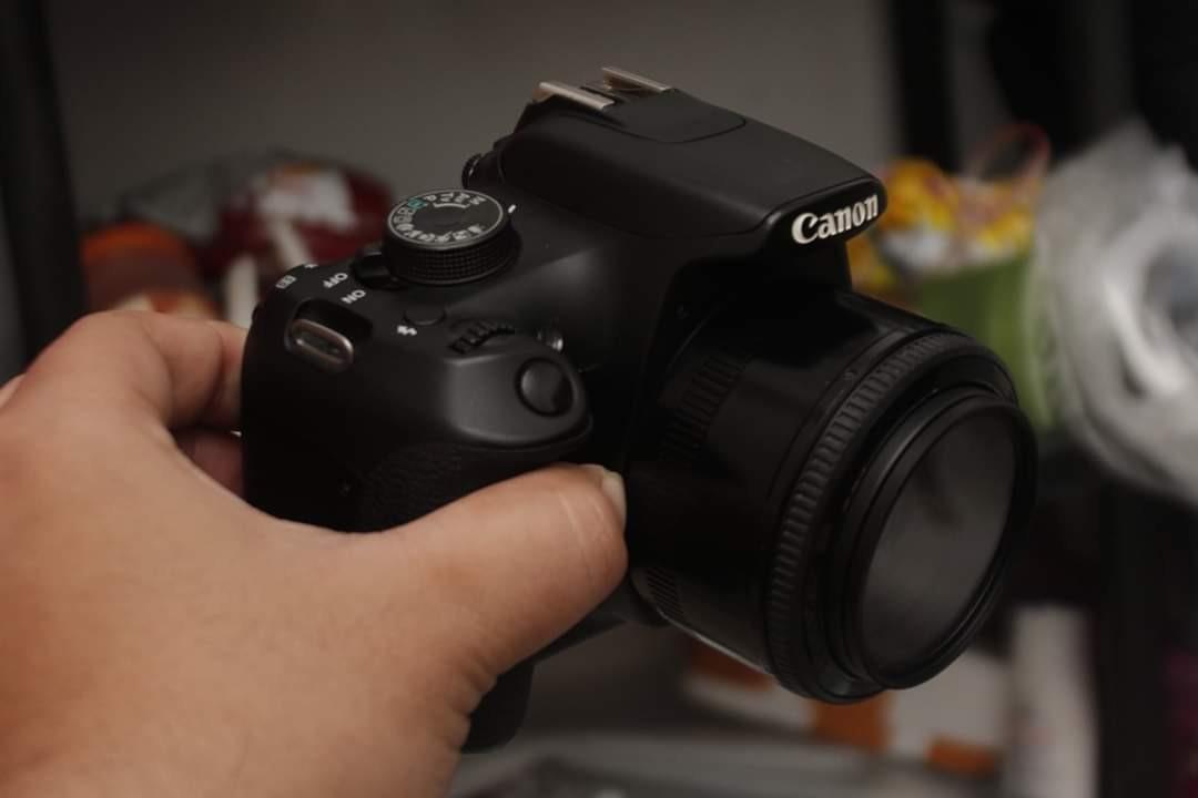 dslr canon 1200d camera with 50mm 1 8