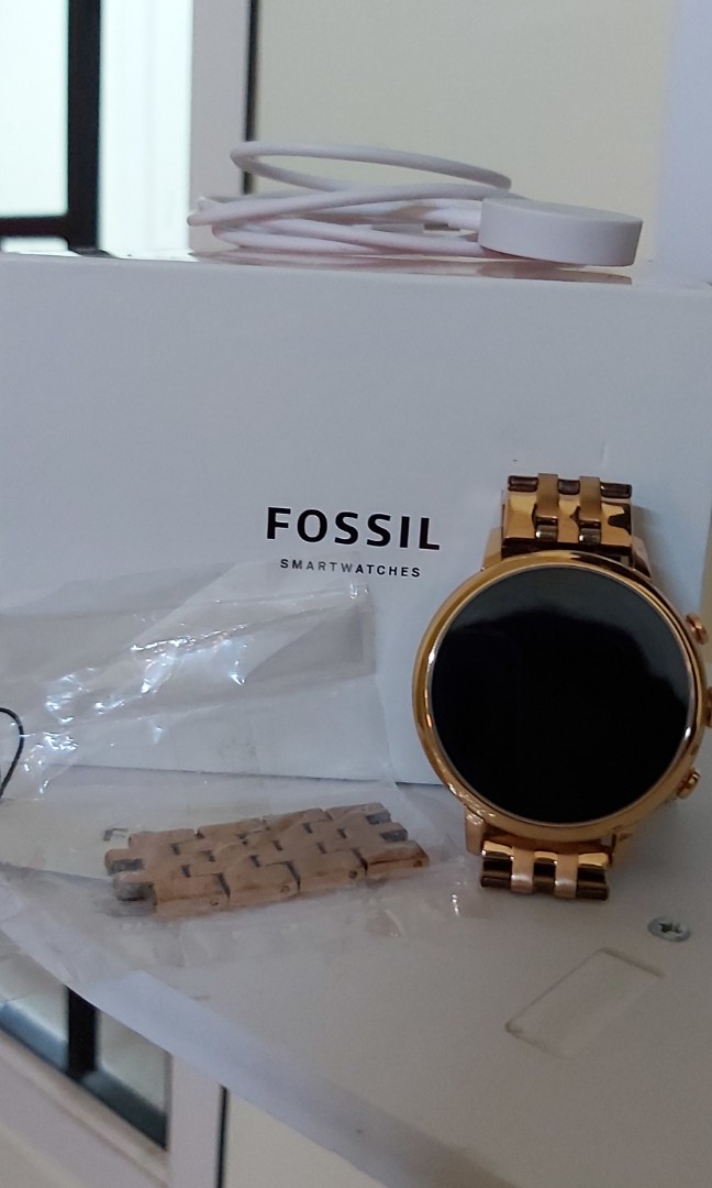 Fossil gen 4 rosegold VGC Fesyen Wanita Jam Tangan di Carousell