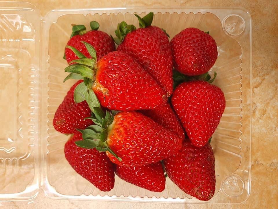 Fresh Strawberries For Sale, Food & Drinks, Fresh Produce on Carousell