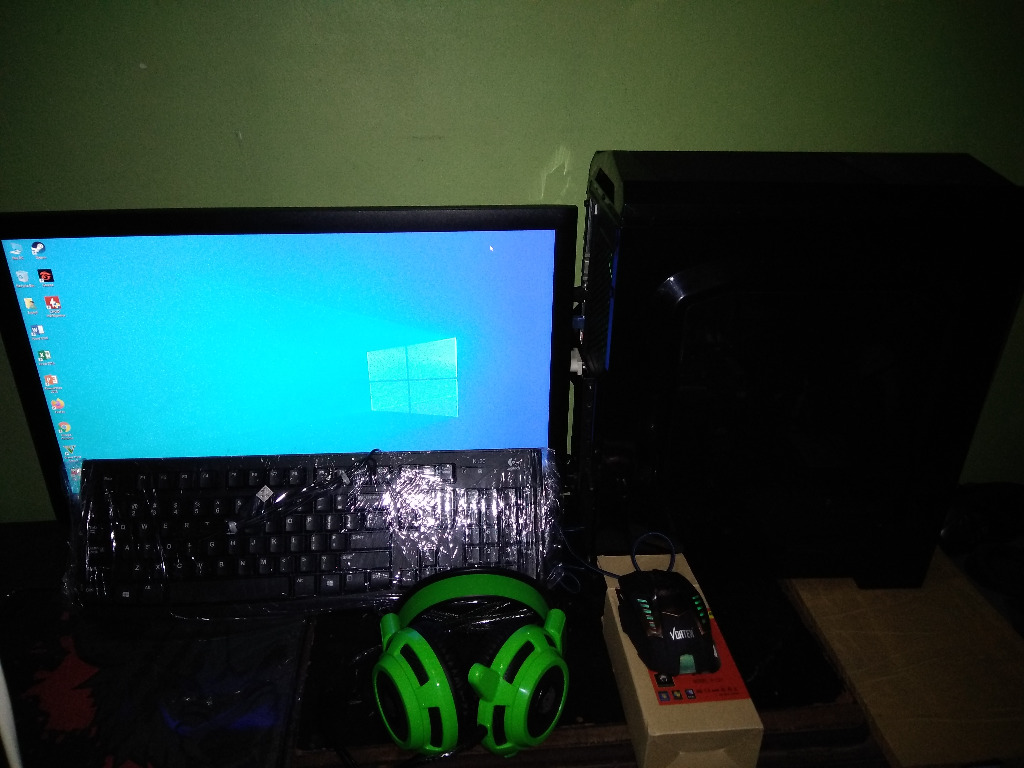 Gaming Pc Set Electronics Computers Desktops On Carousell