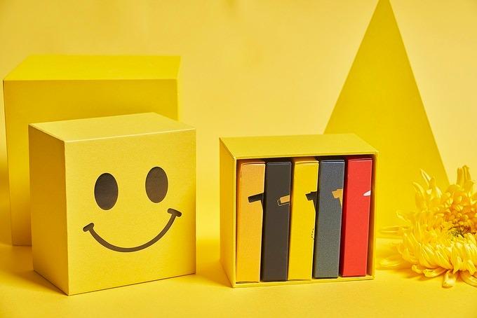 Keep Smiling Playing Cards (Category: Board Games & Puzzles) located in Kuala Lumpur. Submitted by myklv (Listing ID 1015850721, Image 2). Description: The Keep Smiling set of cards is accompanied by a gift box with the same theme in bright yellow with a classic emojis, which shine like the sun on the main square of the lovely city of Florence. The special box will help you protect the wonderful gift of the Keep Smiling deck. There are five types