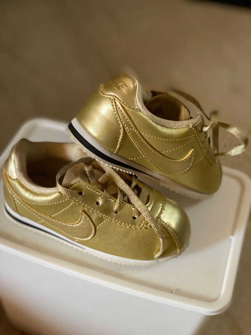 gold rubber shoes