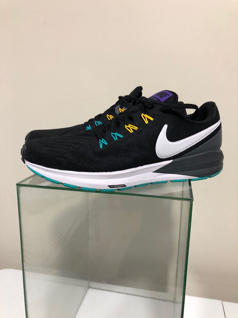 nike mens structure 22