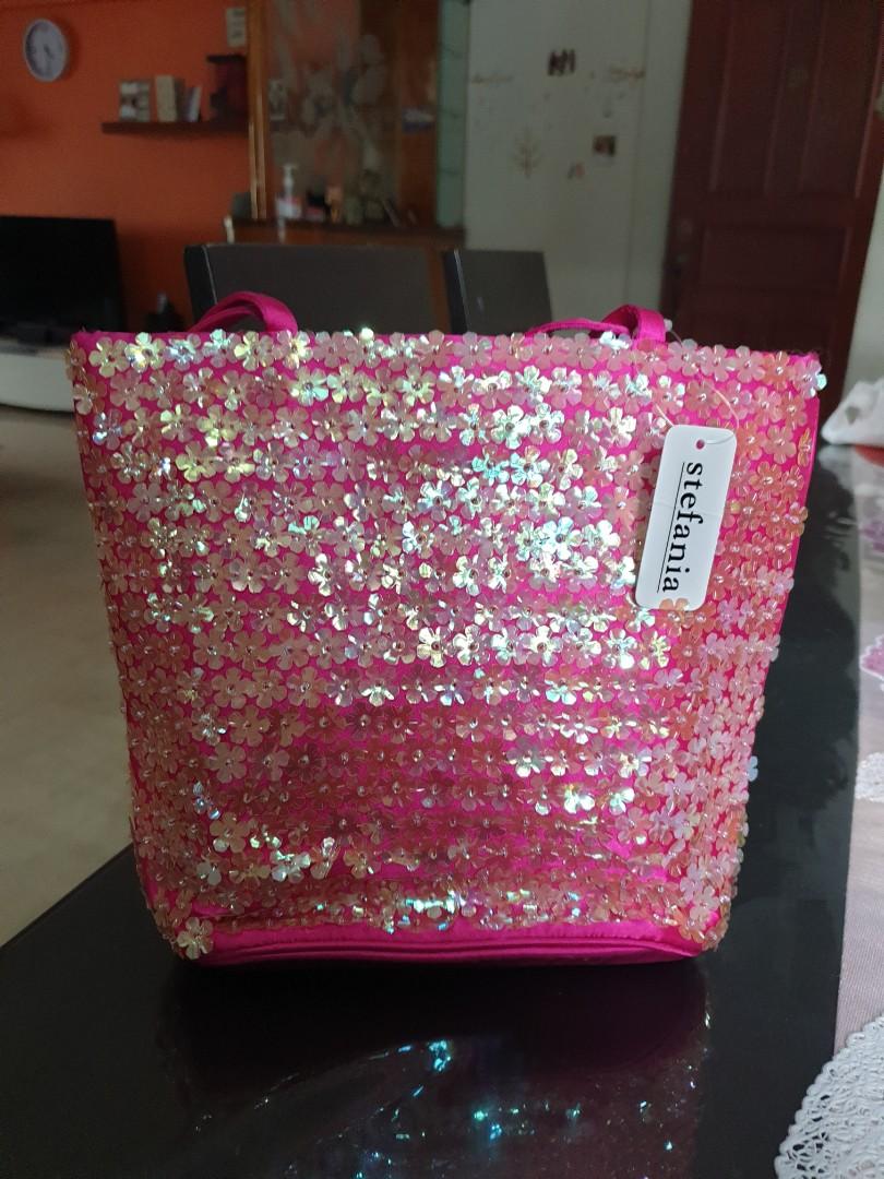 Sequin Bag (Category: Cross-body Bags) located in Singapore. Submitted by morley66 (Listing ID 1015950665, Image 1). Description: Very cool sequin handbag. Can be used for club or dinner outing. Sexy look. Selling on behalf of friend..
