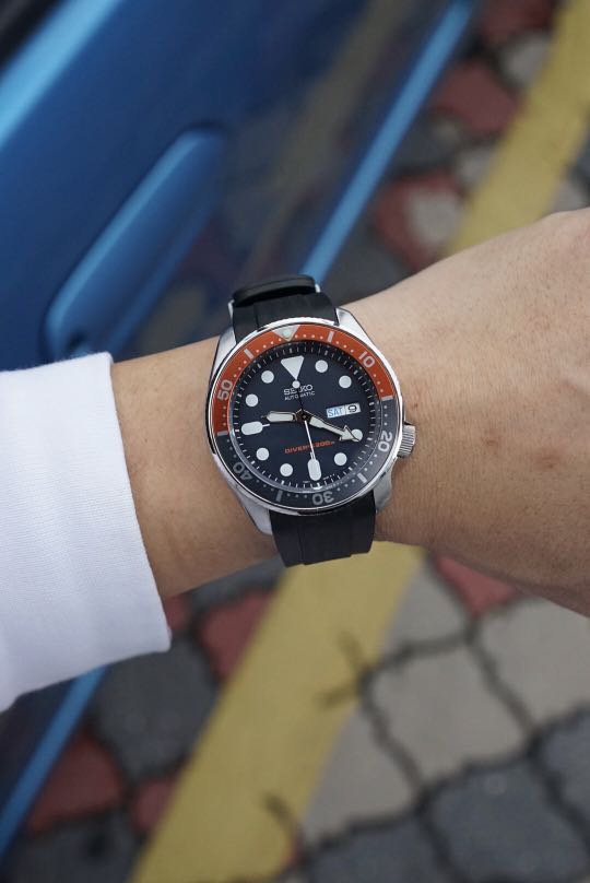 SKX SRPD Crafter Blue CB10 black with carbon fibre details Men s