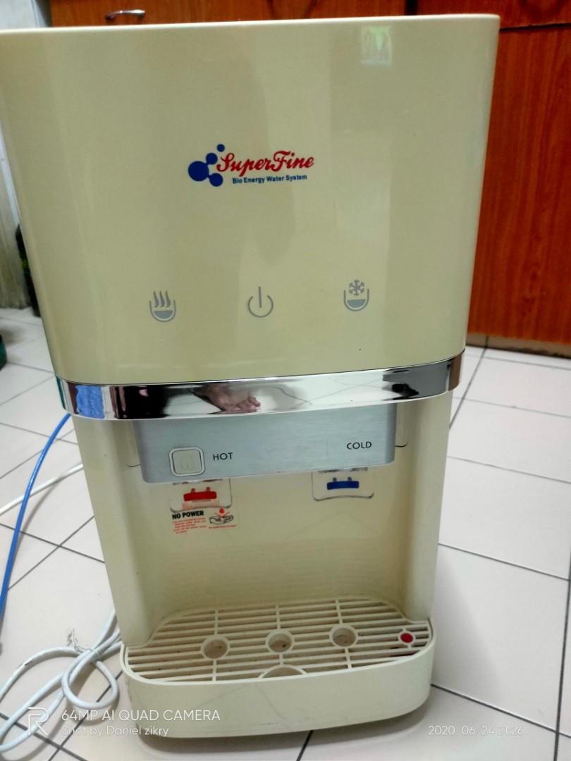Superfine shop water dispenser