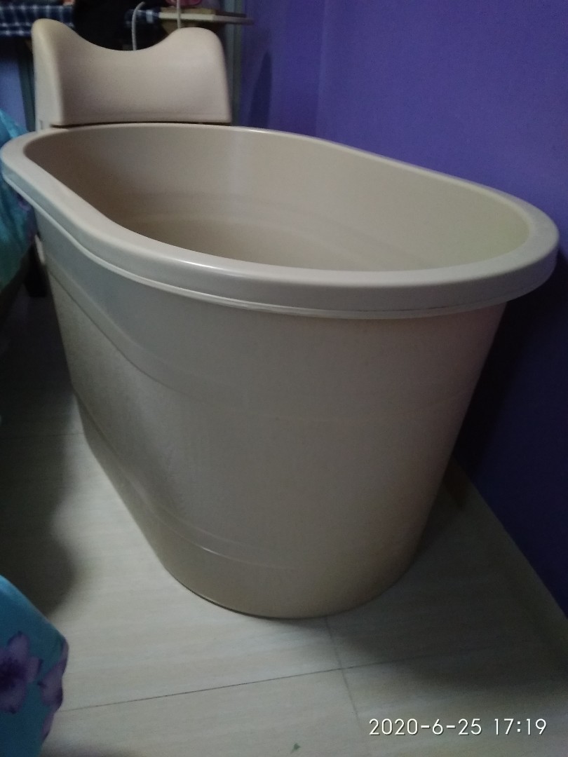 Portable Bathtub, Health & Beauty, Bath & Body on Carousell