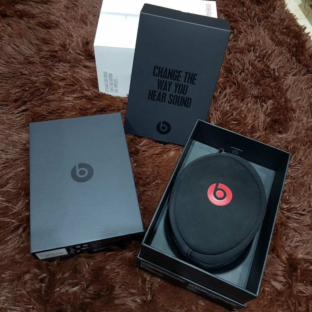 Beats Solo Wireless (White), Elektronik, Audio di Carousell