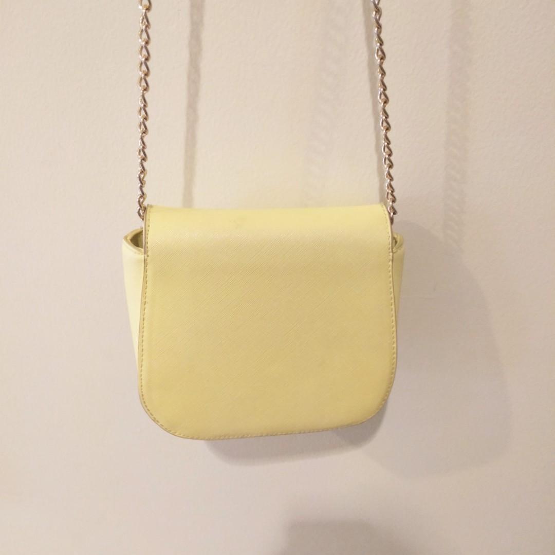 BERSHKA ORIGINAL Sling Bag, Fesyen Wanita, Tas & Dompet di Carousell