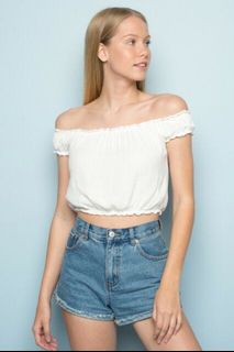 (Category: ) located in . Submitted by helpmegetmoreclothes (Listing ID 1015989567, Image 1). Description: .