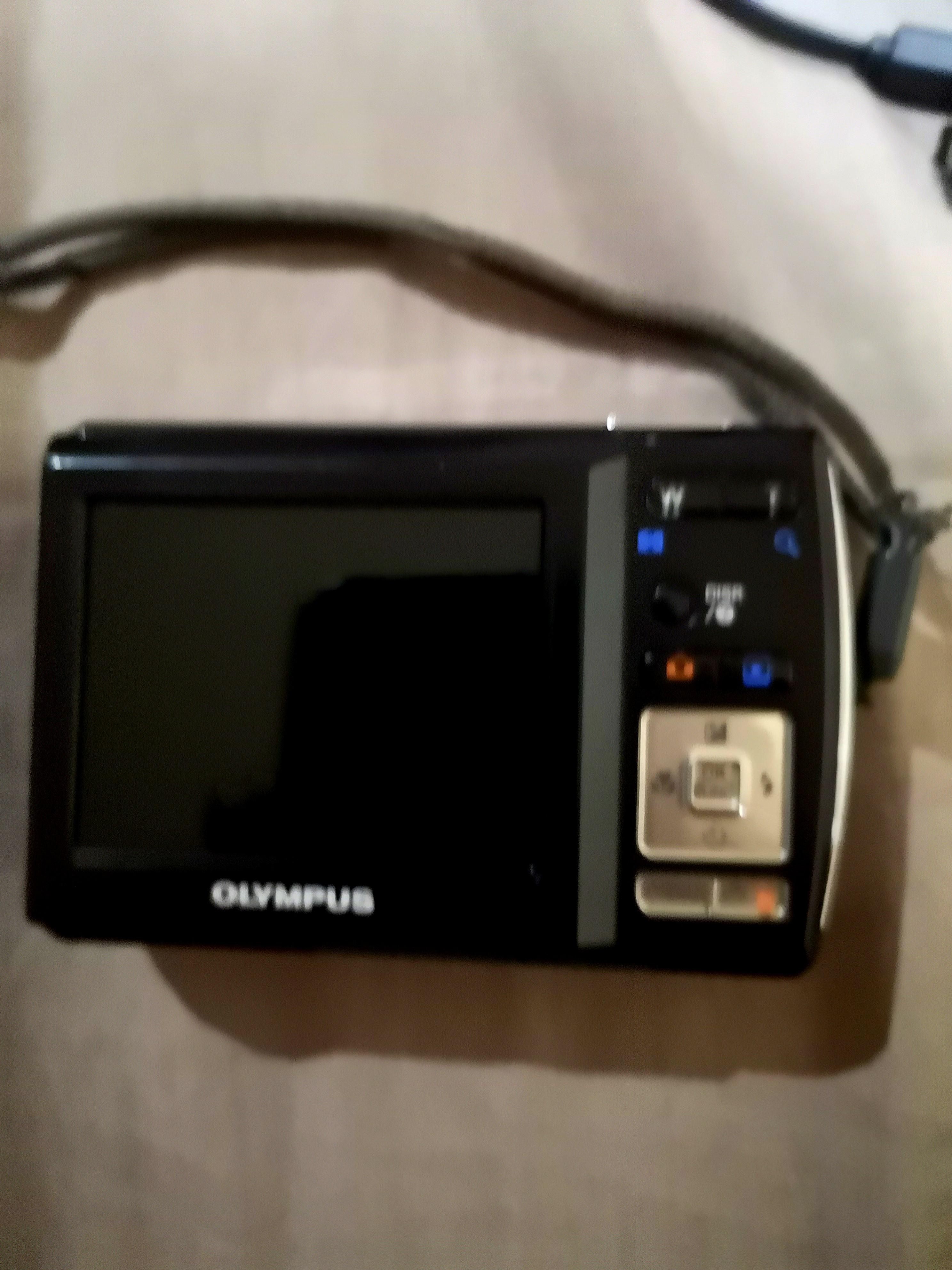 Camera Olympus (Category: Cameras) located in Shah Alam. Submitted by coolfish_159074 (Listing ID 1016035424, Image 2). Description: Baru guna setahun Dalam keadaan elok Charger bateri ada sekali tapi harga lain. Kalau ambil sekali dengan charger RM350. *HARGA MASIH BOLEH DI RUNDING* Terima kasih.