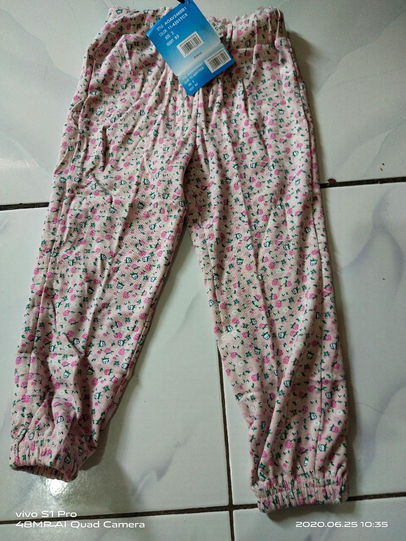 Celana Model Joger Anak Bayi Anak Baju Anak Perempuan 4 Hingga 7 Tahun Di Carousell Andaikan iya, sepertinya kamu perlu sedikit merubah gaya rambutmu agar sesuai dengan perkembangan model celana, agar terlihat lebih berbeda dari tahun lalu. celana model joger anak