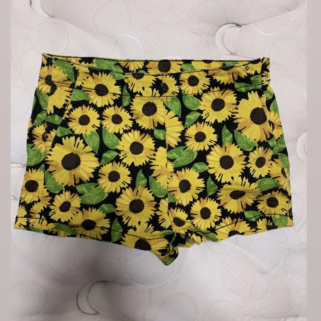 Clearance H M Sunflower Shorts Women S Fashion Clothes Pants Jeans Shorts On Carousell