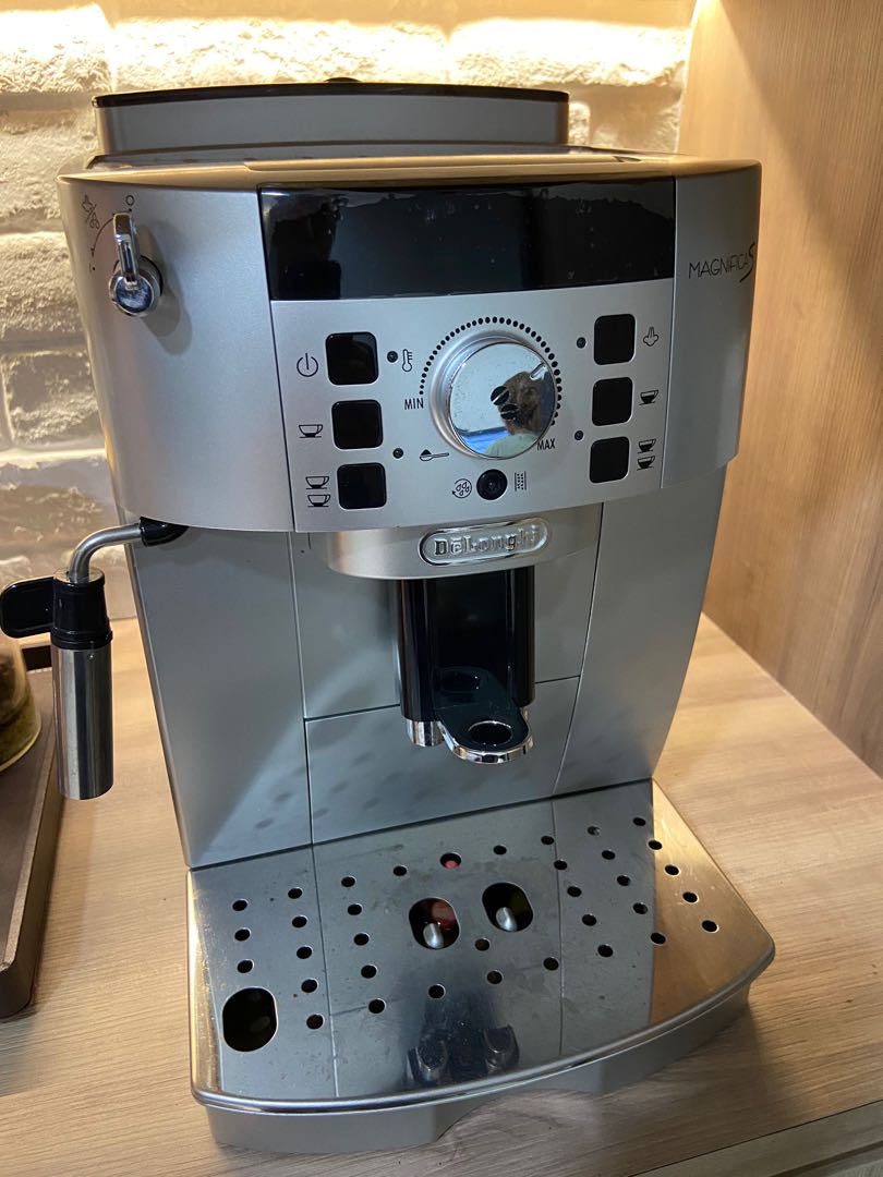 Delonghi Magnifica S Espresso Machine Tv Home Appliances Kitchen Appliances Coffee Machines Makers On Carousell