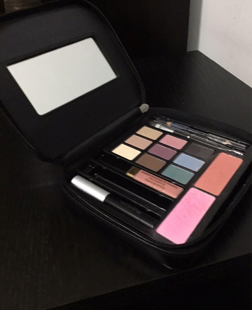 Elizabeth Arden Makeup Kit, Beauty & Personal Care, Face, Makeup on