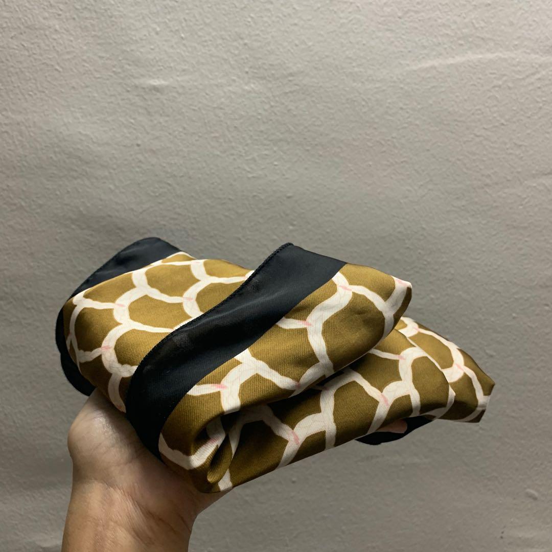 hana tajima uniqlo scarves Women s Fashion Muslimah Fashion
