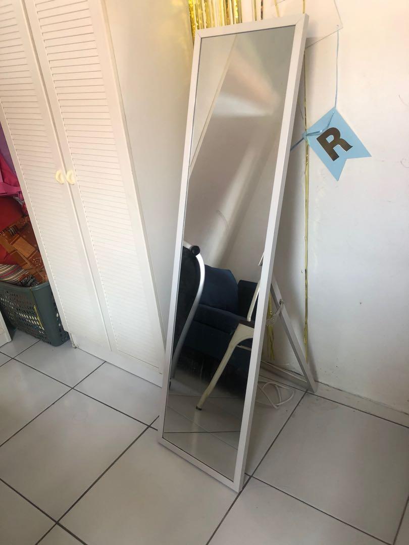 Standing mirror outlet informa