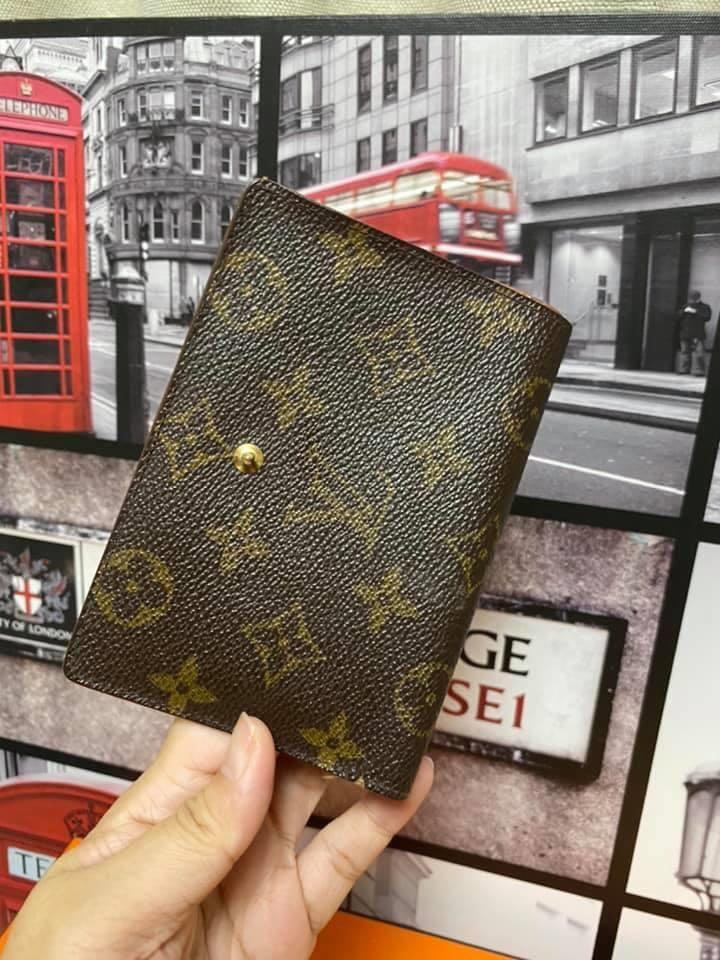 LOUIS VUITTON SMALL WALLET MONOGRAM (Category: Luxury Bags & Wallets) located in Quezon City. Submitted by grandeurluxe_ph (Listing ID 1016014424, Image 2). Description: ✅ WHAT U SEE ON PIC IS WHAT U GET INCLUDING FLAWS ✅PLUS 500 SHIPPING FEE FROM JAPAN TO PINAS ✅PRICE SLIGHTLY NEGOTIABLE ✅HALF DP IS REQUIRED FOR RESERVATION ✅DM ME FOR OTHER INQUIRES 😊.