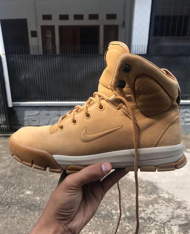 nike acg hiking