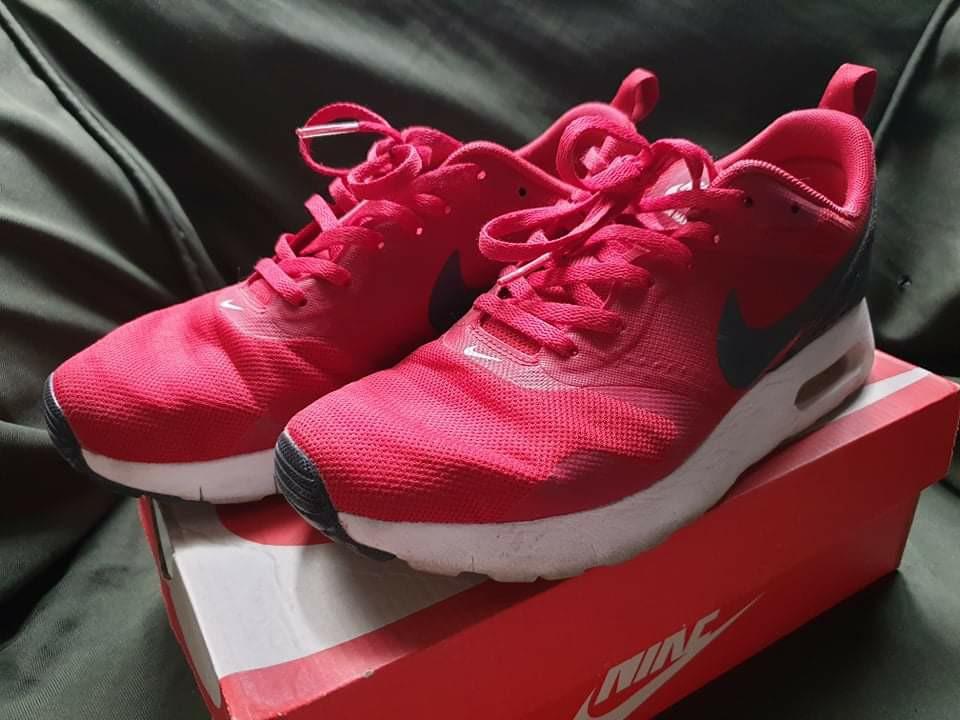 nike tavas womens