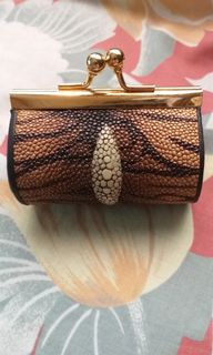 (Category: ) located in . Submitted by wallet_lovers (Listing ID 1016029376, Image 1). Description: .