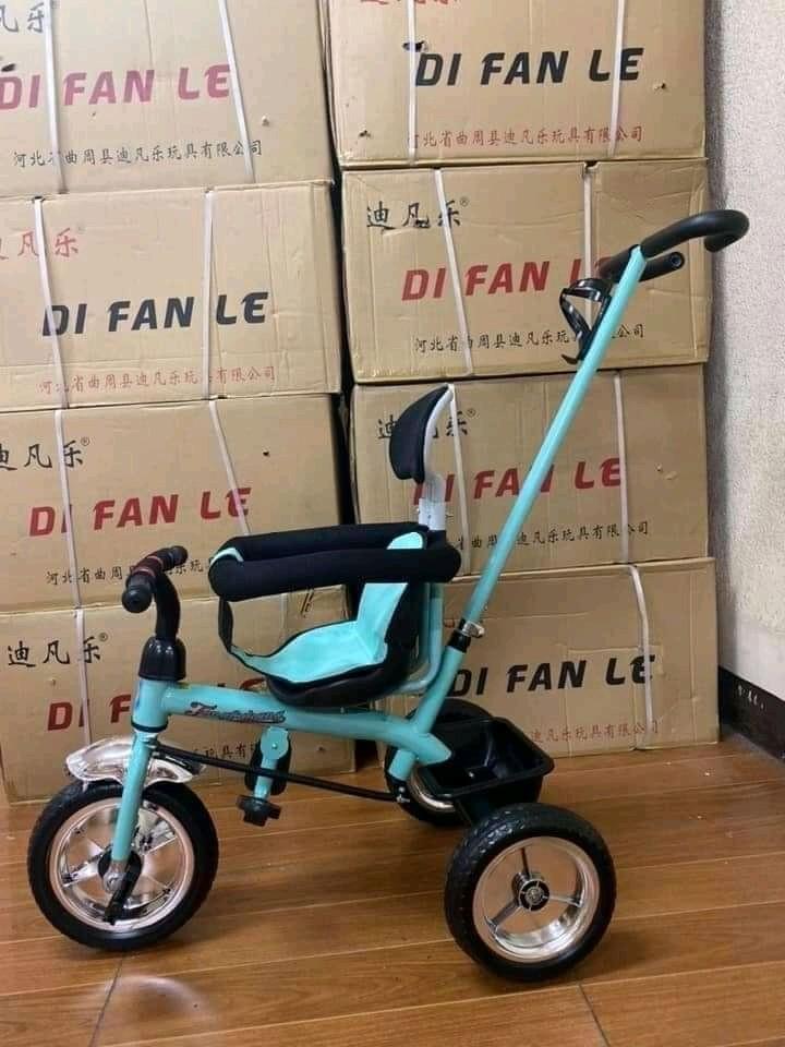 2in1 Stroller Bike (Category: Strollers) located in Manila. Submitted by annafinds (Listing ID 1016391642, Image 3). Description: High Quality stroller bike With handle Silver Wheels Ages 1-7yo Colors:red,blue,green NOTE:Not yet assembled.Kau po magaassemble. add:P300 if assembled gusto Payment thru Bpi and Gcash only Plus delivery via Lalamove/Mr Speedy Sure orders only 09055085959.