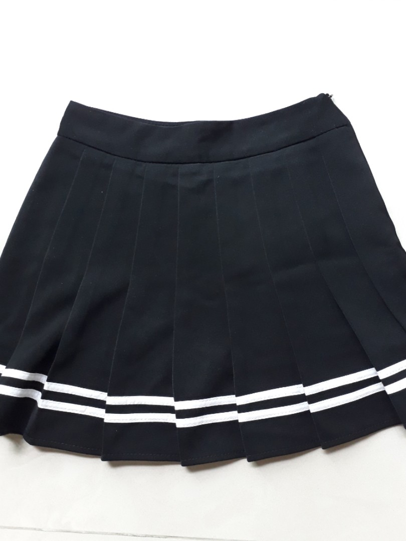 black tennis skirt, Women's Fashion, Bottoms, Skirts on Carousell