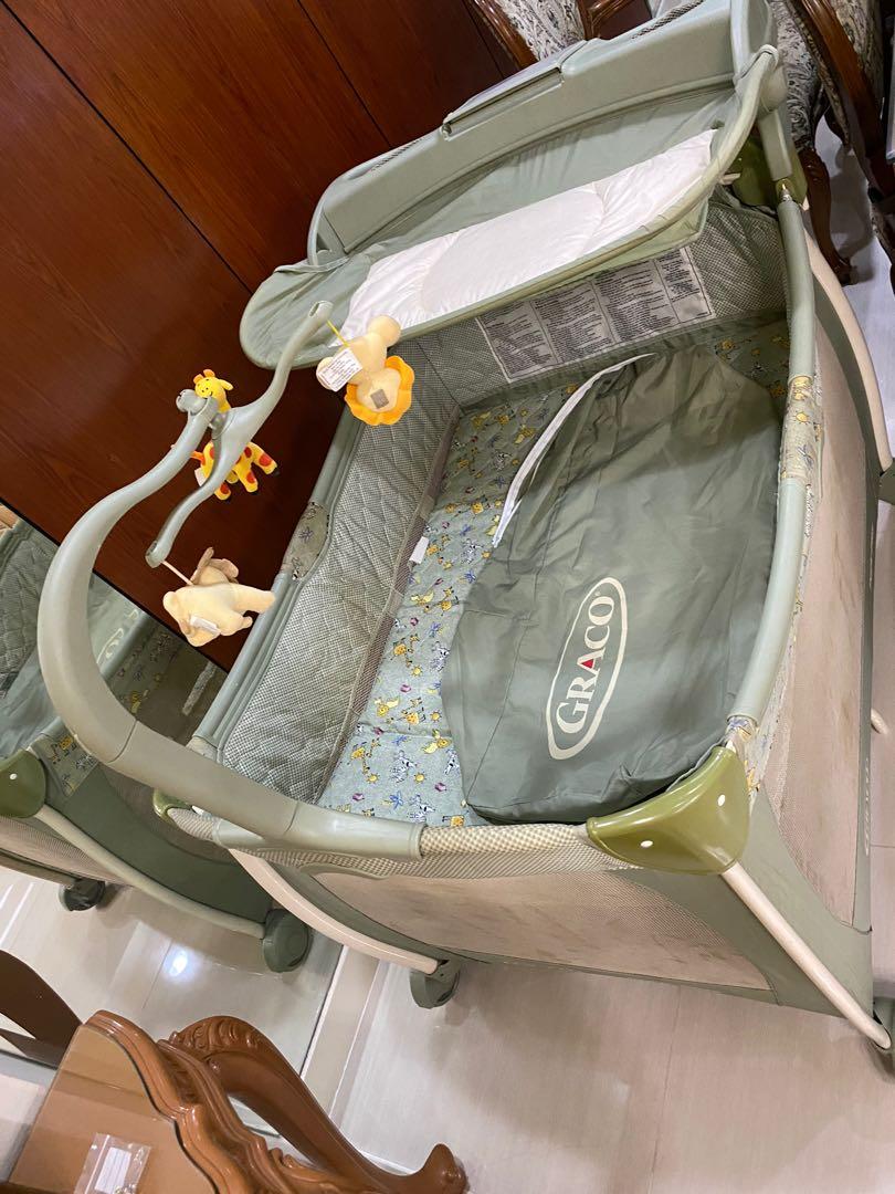 graco diaper changing station