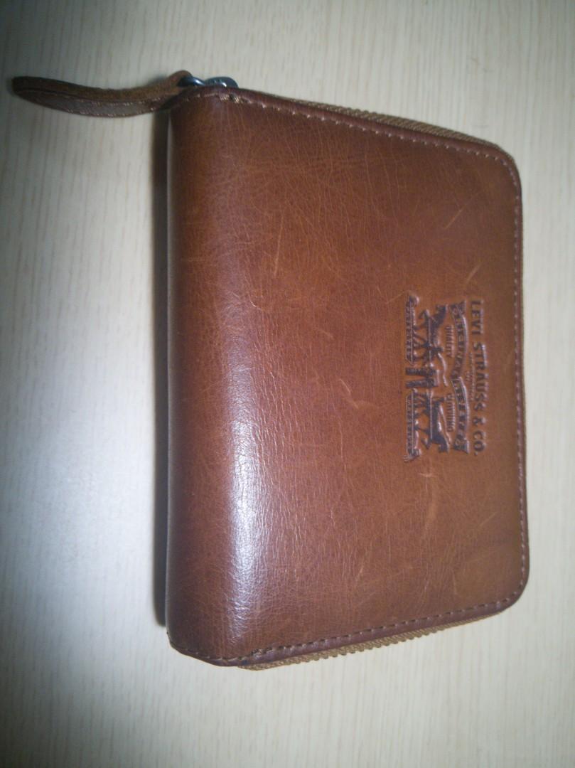 Levi's Zip Flip Leather Wallet, Men's Fashion, Watches & Accessories,  Wallets & Card Holders on Carousell