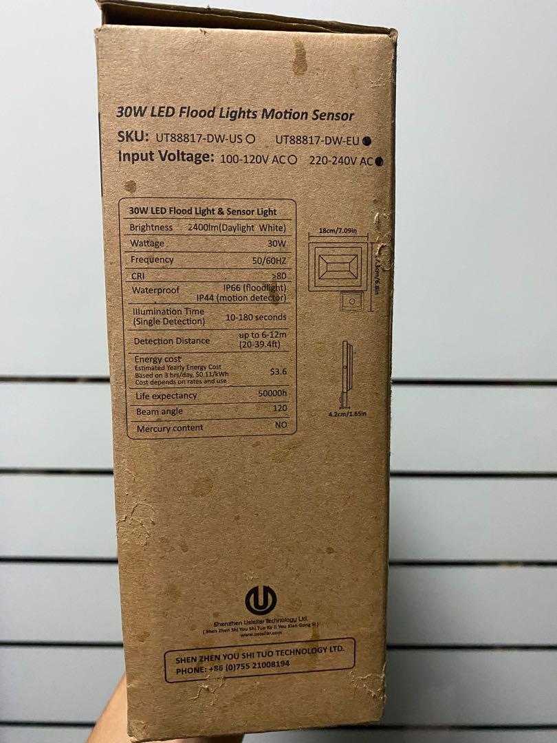 Motion sensor floodlight (Category: Security Systems & CCTV Cameras) located in Singapore. Submitted by oichaplos (Listing ID 1016347271, Image 3). Description: Item is new. Dont have time and place to fix it up so might as well let it go. Ups .