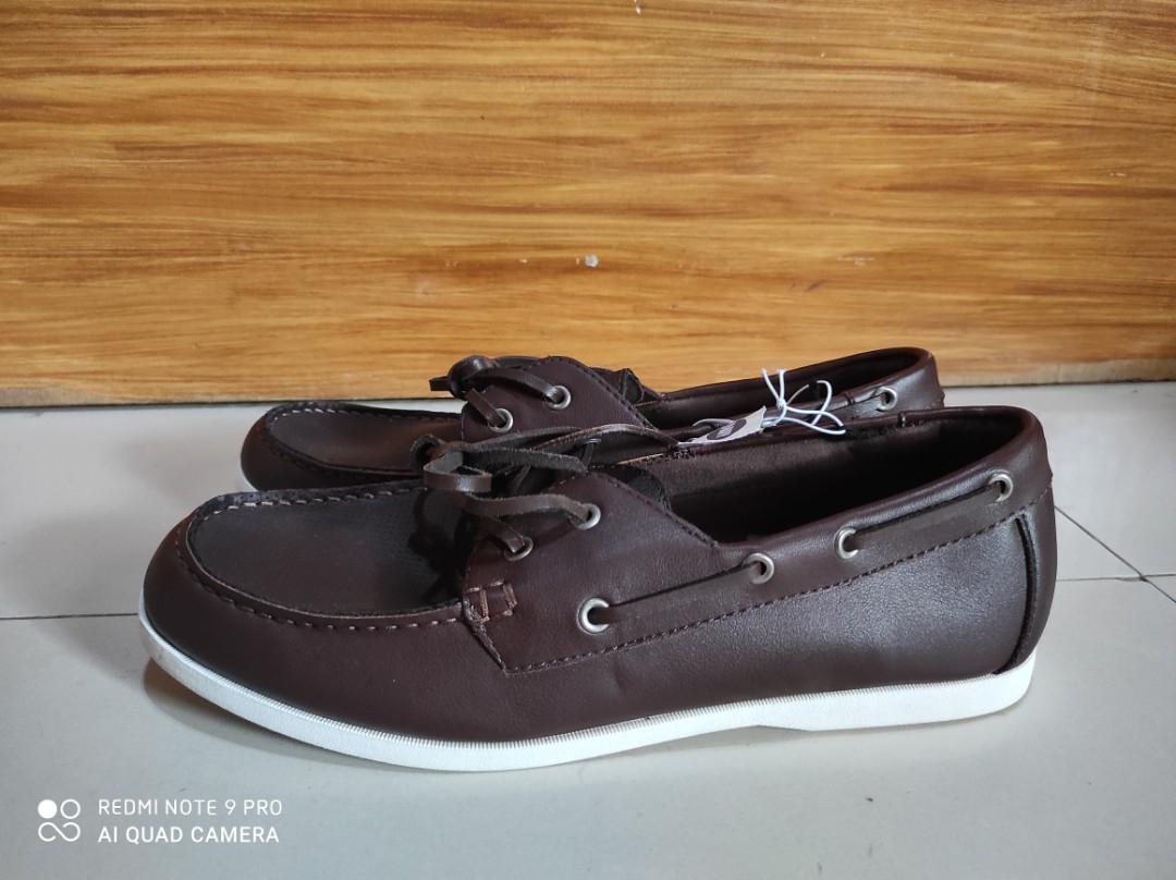 Old Navy Boat Shoes Classic Brown Men S Fashion Footwear Formal Shoes On Carousell