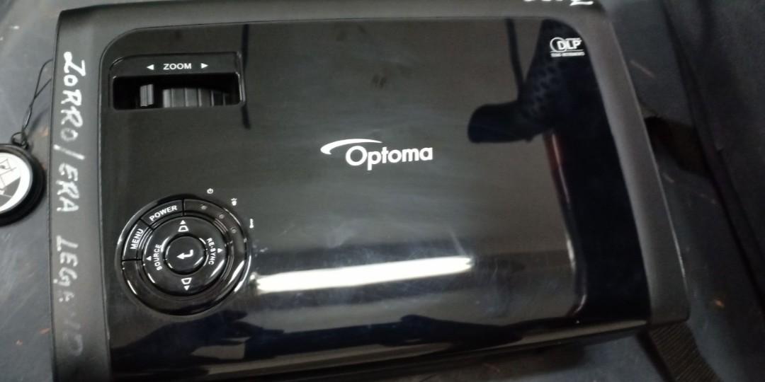 Projector (Category: Monitor Screens) located in Johor Bahru. Submitted by popye (Listing ID 1016376398, Image 3). Description: Still good condition jarang guna 9/10.