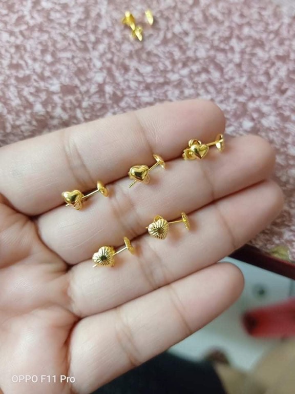 Stud earrings 18k Saudi Gold, Women's Fashion, Jewelry