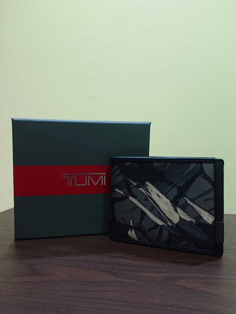 Tumi Men Wallet Men S Fashion Bags Wallets Wallets On Carousell