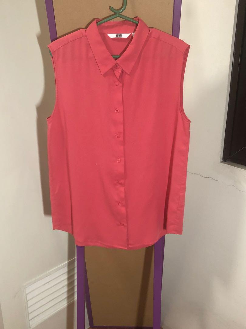 Uniqlo Rayon Sleeveless Blouse Office (Category: Blouses) located in Manila. Submitted by jmb09 (Listing ID 1016405682, Image 3). Description: In good condition. Fits small.