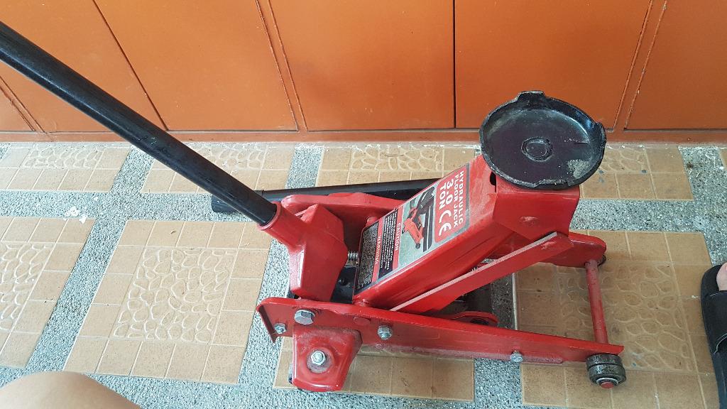 Used 3 Ton Floor Jack Car Parts Accessories Other Automotive Parts And Accessories On Carousell