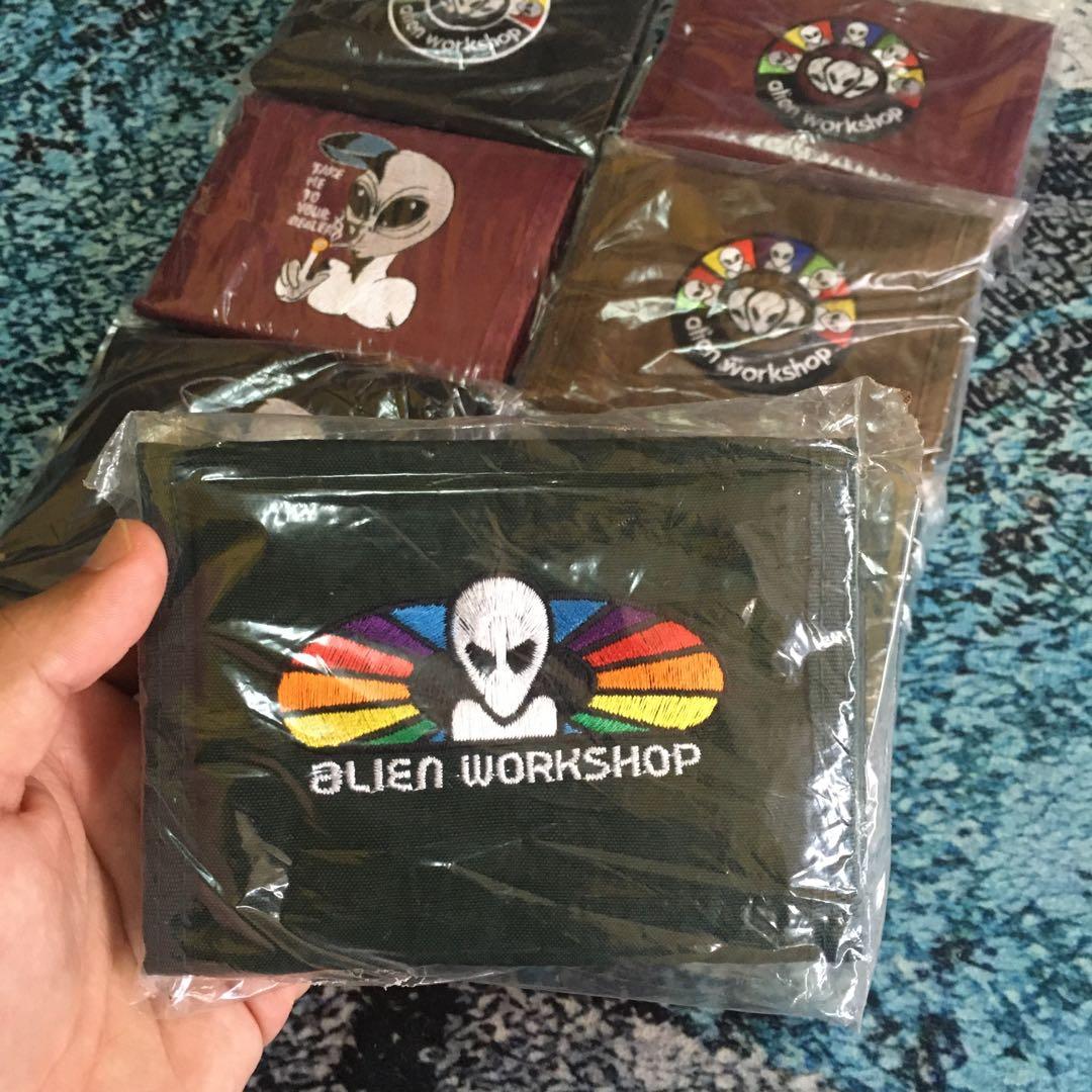 Wallet Alien Workshop (Category: Wallets & Card Holders) located in Alor Gajah. Submitted by happyhappythrift (Listing ID 1015874213, Image 3). Description: Alien workshop wallet Deadstock item RM90 excl pos Combo RM80 satu.