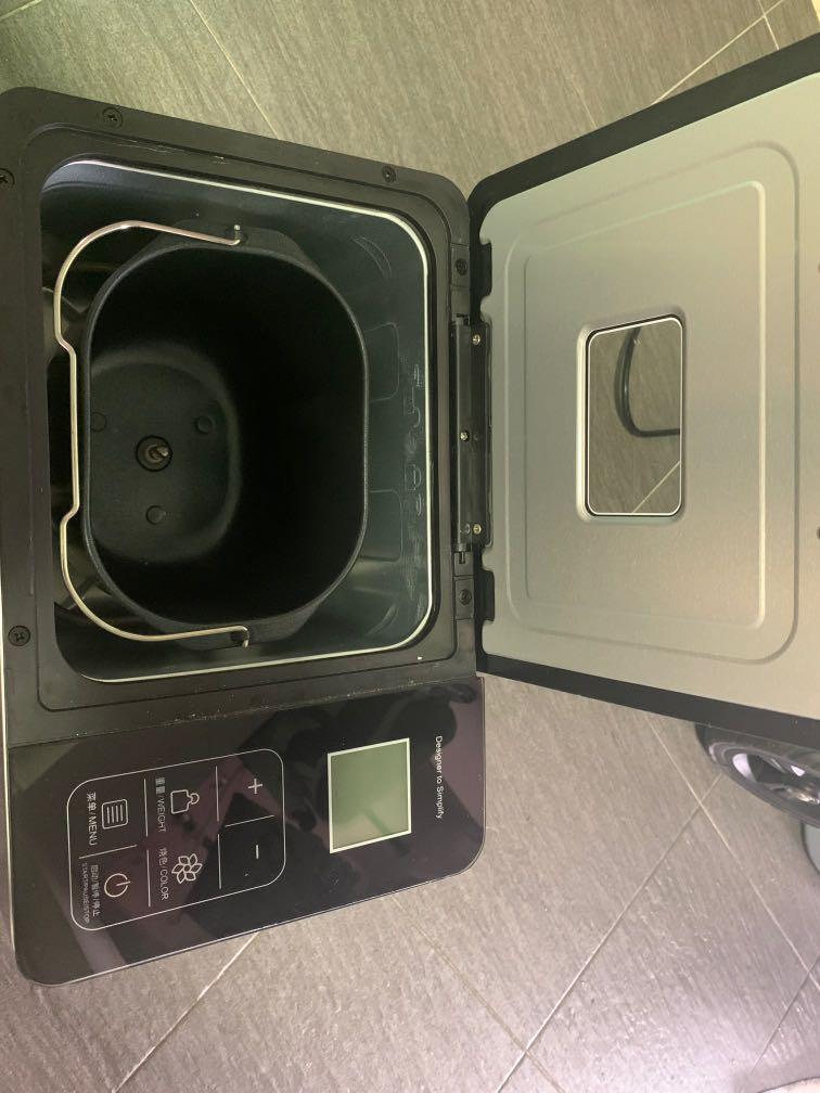 Whirlpool bread maker (Category: Ovens & Toasters) located in Singapore. Submitted by dancingmentos (Listing ID 1016210980, Image 2). Description: Used once and bought a thermomix thus won’t need be needing this. Not sure if the warranty is still valid, had it for a year. Does not come with manual as I have misplaced it. Able to deliver if it’s convenient for me. .